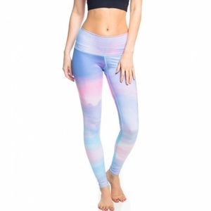 NWT Teeki Rain Dance Hot Pant Leggings Small